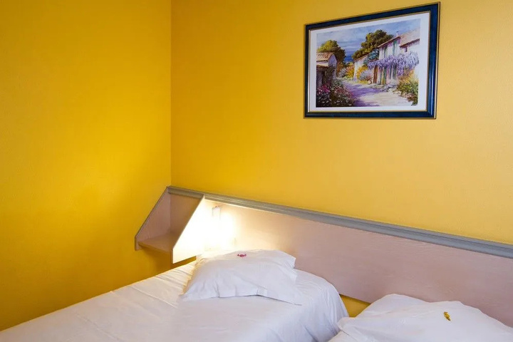 Room 4 of 24
