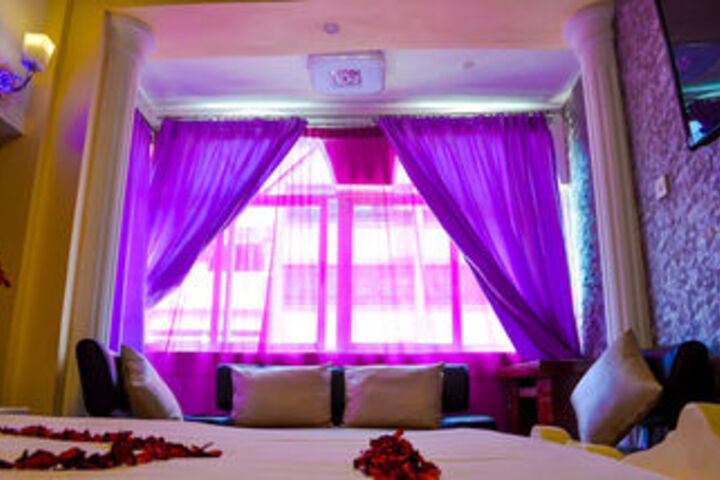 Room 13 of 27
