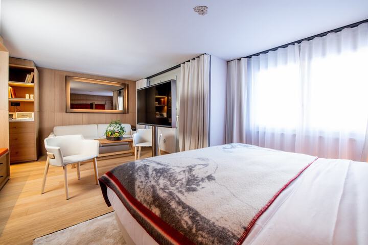 Room 21 of 102
