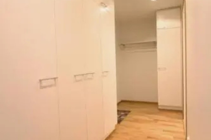 Room 10 of 21
