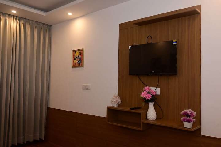 Room 11 of 24