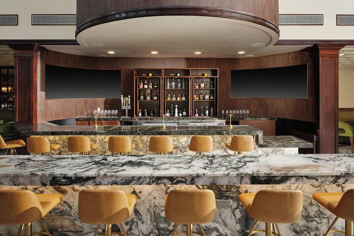 Lounge 78 of 85