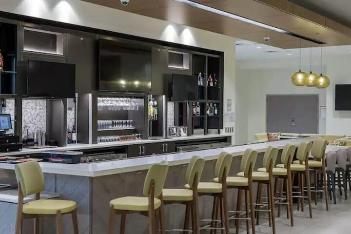 Lobby lounge
