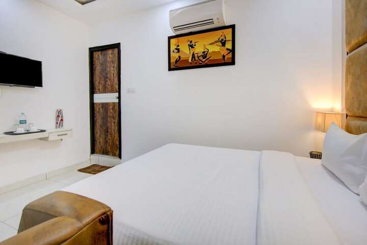 Room 7 of 19