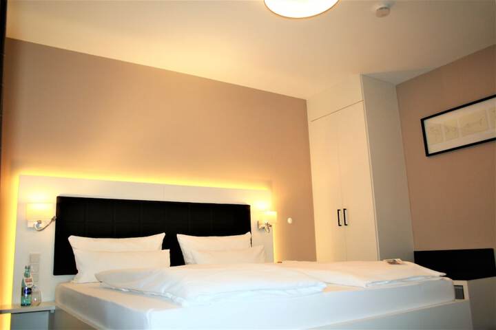 Room 28 of 182