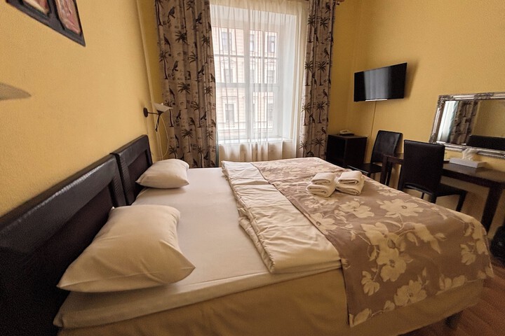 Room 156 of 272