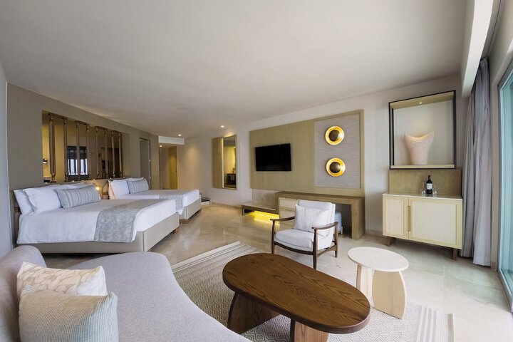 Room 32 of 153