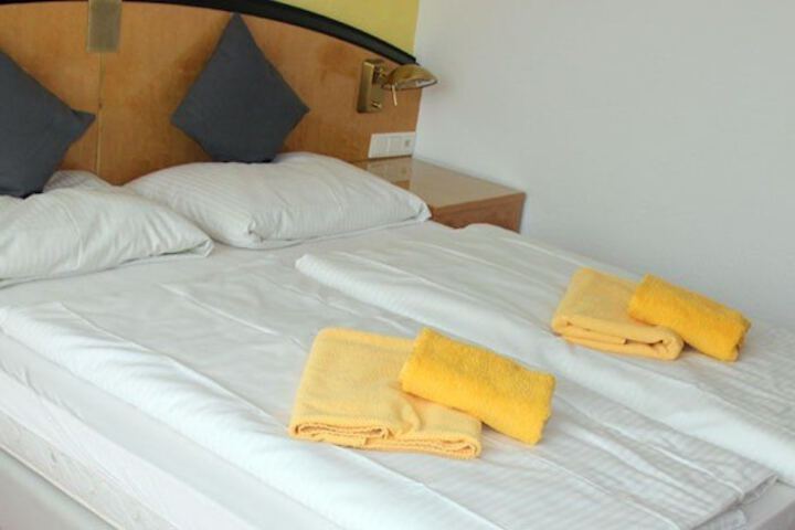 Room 2 of 20