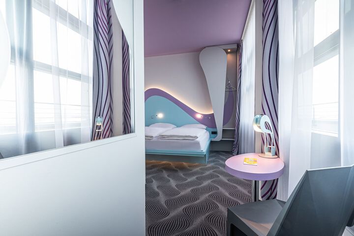 Room 4 of 38