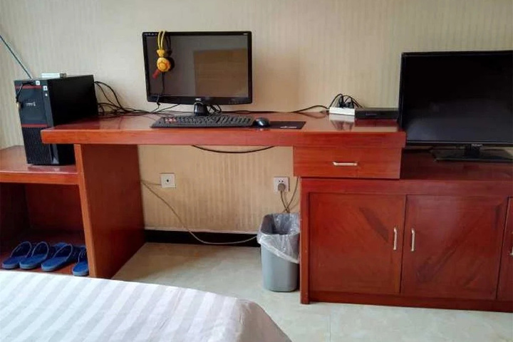Room 6 of 8