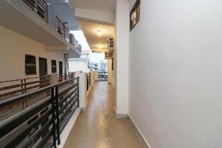 OYO Flagship 26898 Virender Residency Sector 28