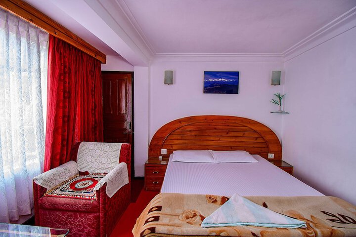 Room 2 of 10