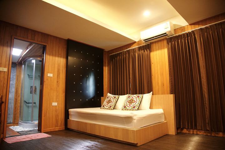 Room 40 of 61