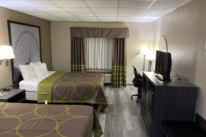 2 Queen Beds (5 of 7)