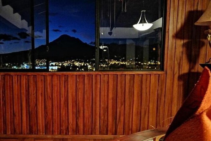 Lounge 74 of 86