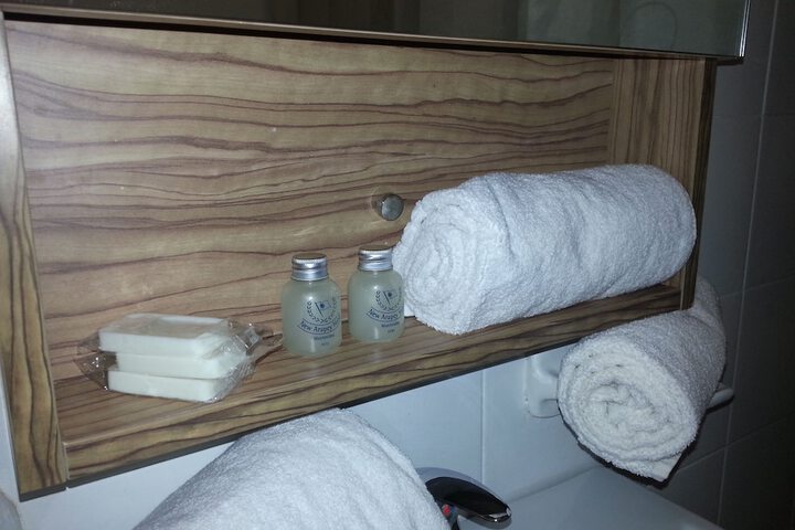 Room 27 of 40