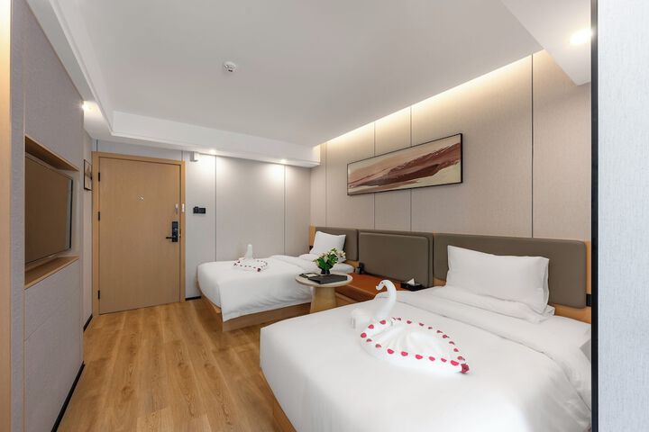 Room 12 of 32