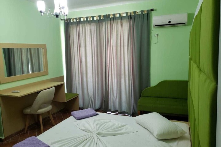 Room 9 of 48