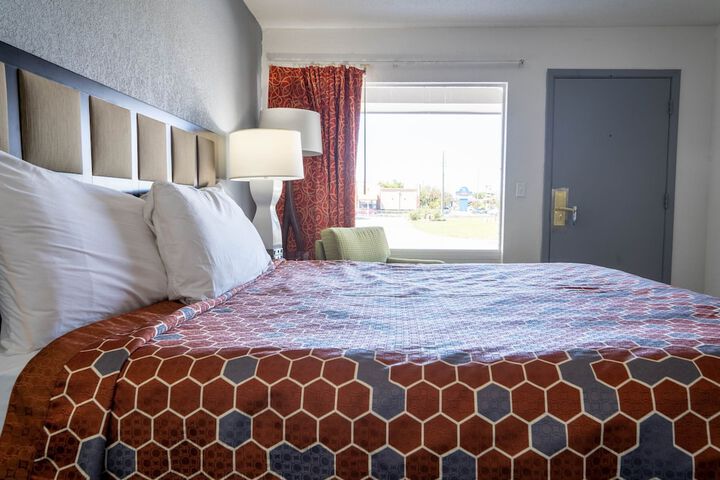 1 King Bed (2 of 16)