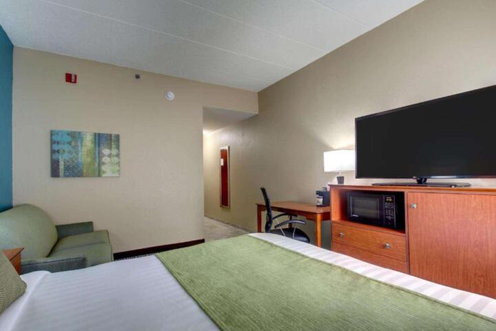 2 Queen Beds Pillowtop Bed Micro Refridgerator High Speed Full Breakfast (2 of 15)
