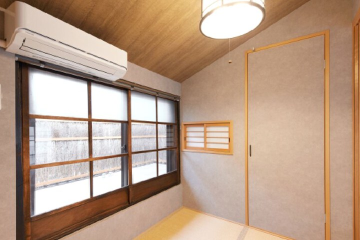 Room 6 of 33