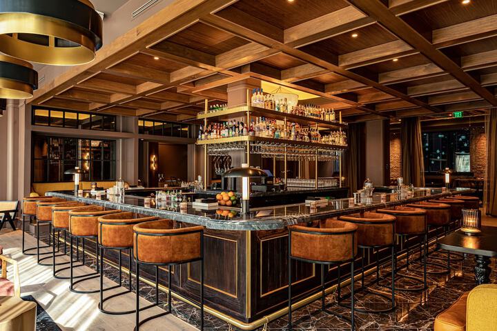 Lobby lounge