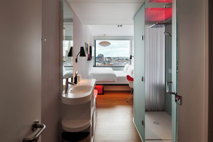 Room 16 of 71