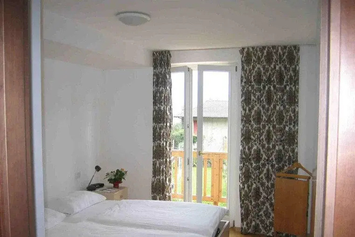Room 2 of 9