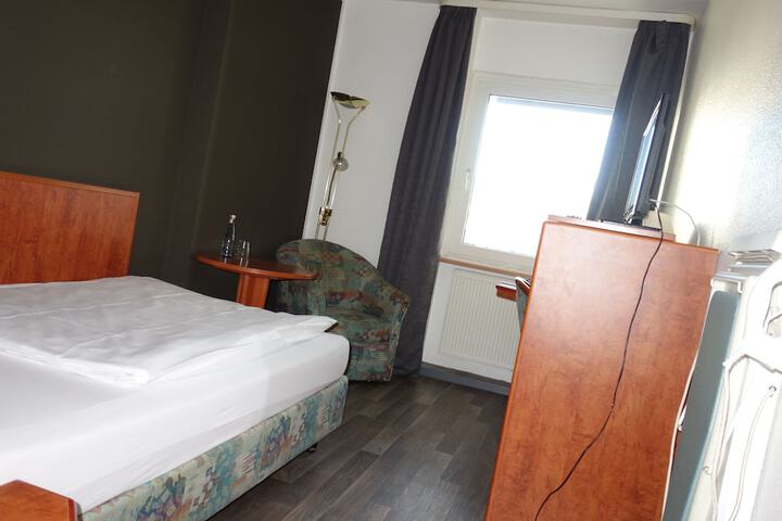 Room 6 of 39