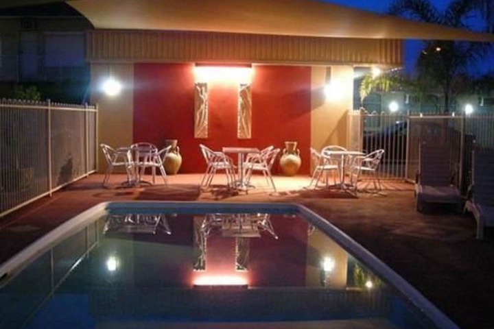 Pool Hotel