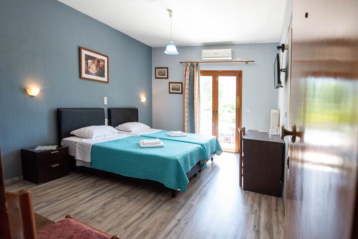 Room 4 of 37