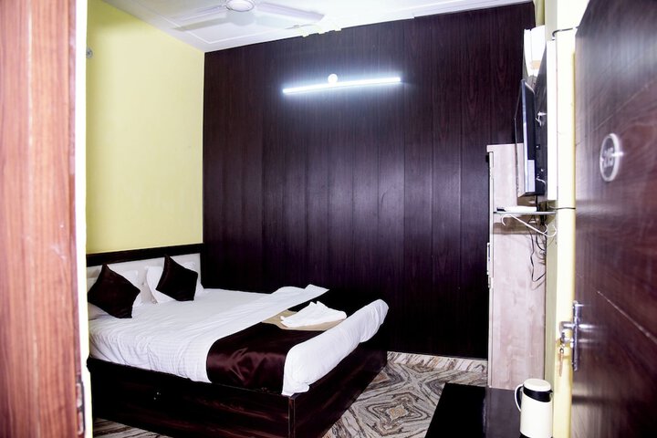 Room 6 of 34