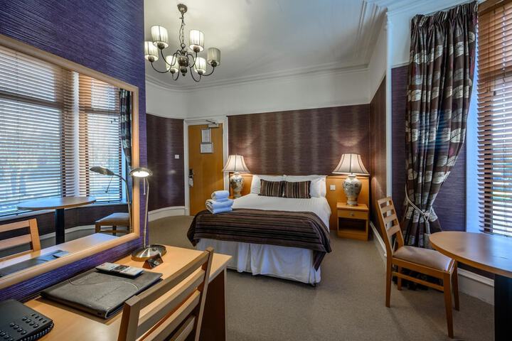 Room 10 of 46