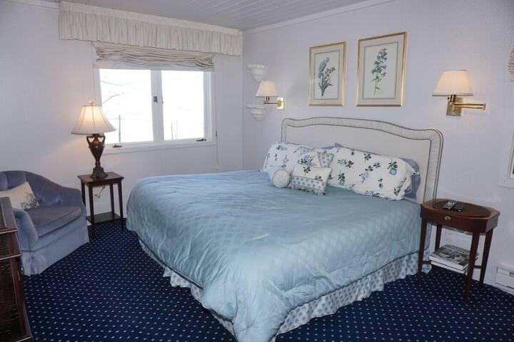 Room 6 of 24