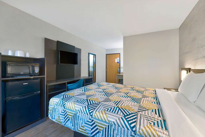 Room 8 of 28