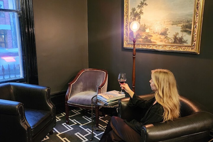 Lounge 64 of 89
