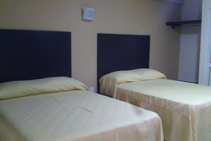 Room 4 of 27