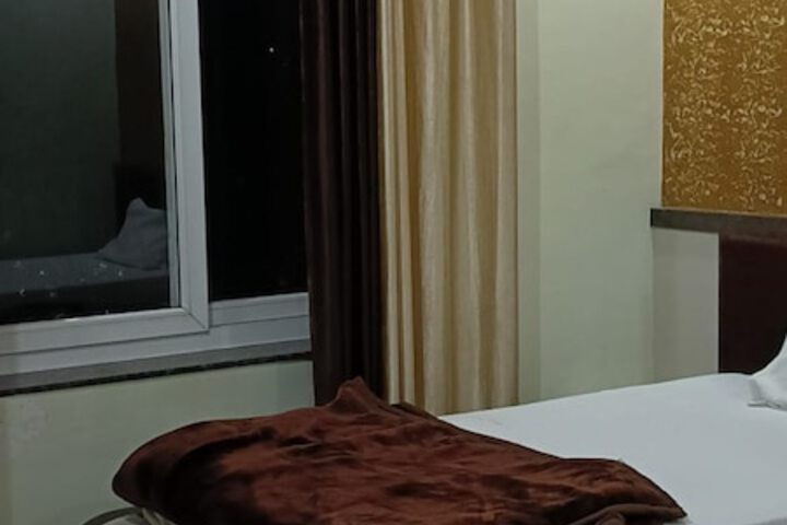 Room 6 of 37