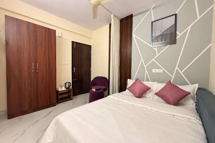 Room 2 of 5