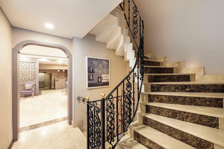 Entrance & Lobby