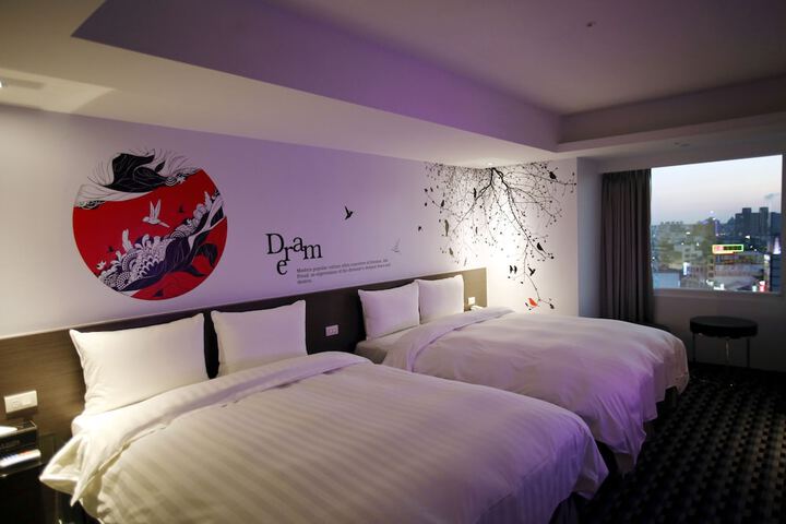 Room 8 of 60