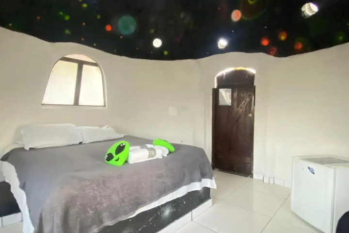 Room 2 of 10