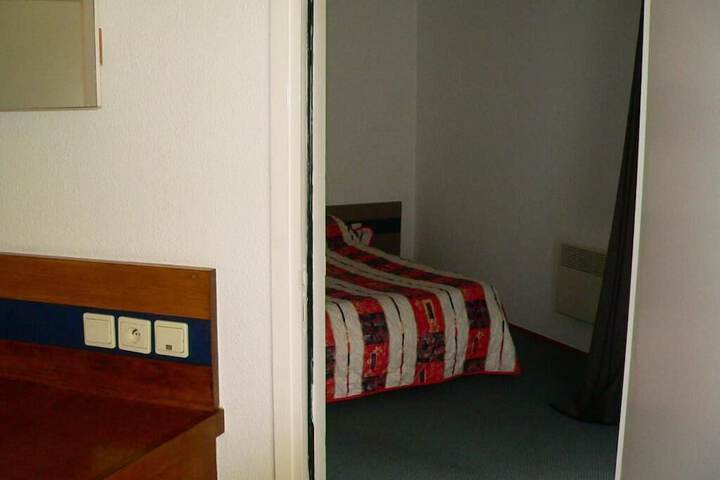 Room 5 of 18