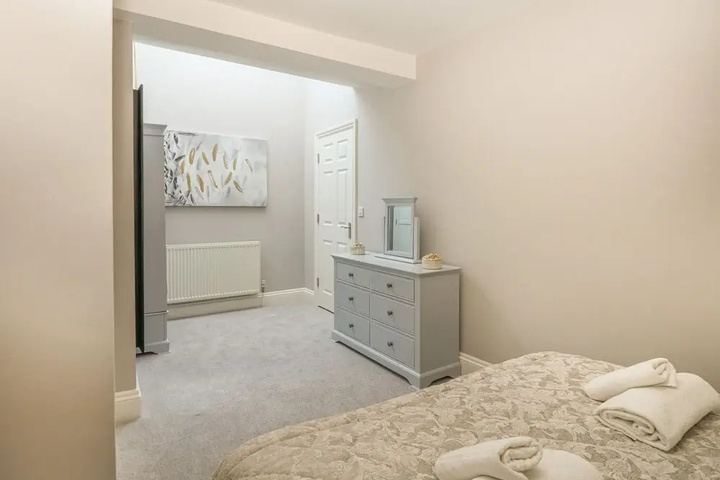 Room 2 of 10