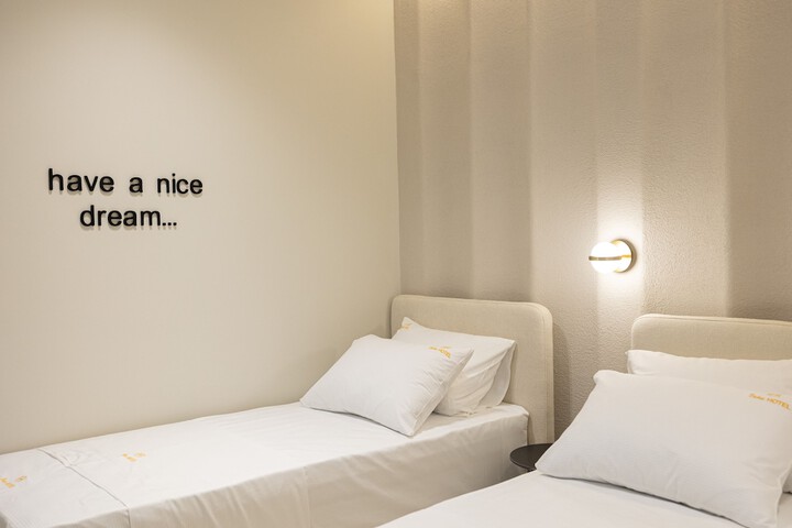 Room 7 of 47
