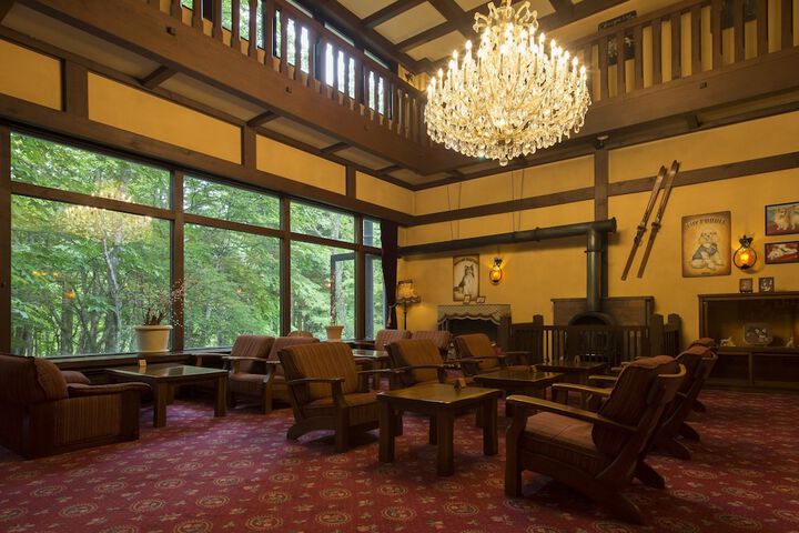 Lobby lounge