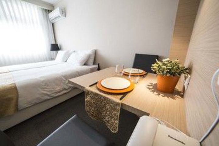 Room 10 of 14