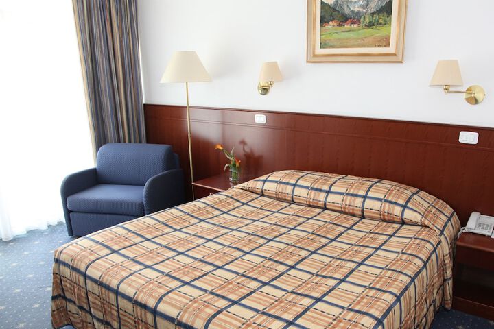 Room 2 of 17