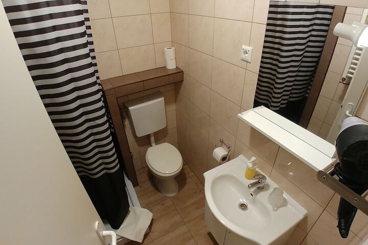 Room 11 of 14
