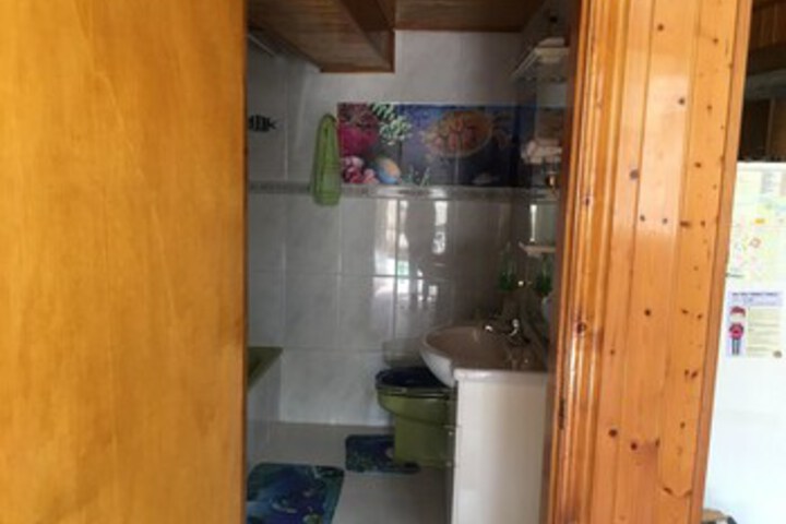 Room 15 of 244